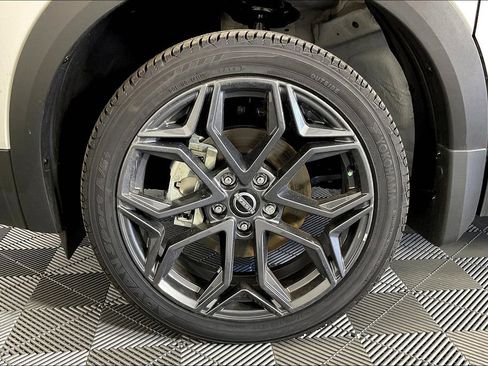 Used 2025 Nissan Kicks SV image 18