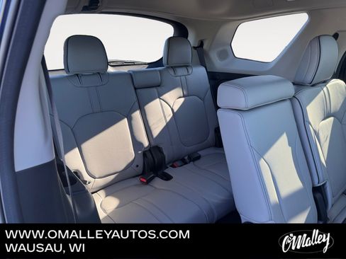 Used 2025 Honda Pilot Elite image 13