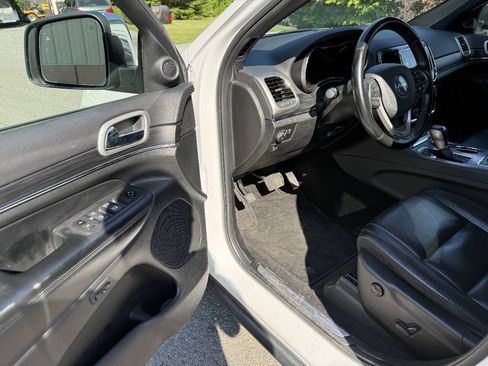 Used 2022 Jeep Grand Cherokee Limited w/ Tech Group AWD/4WD image 17