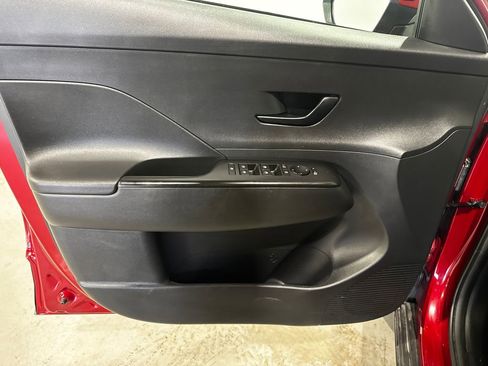 Used 2025 Hyundai Kona SEL FWD image 16