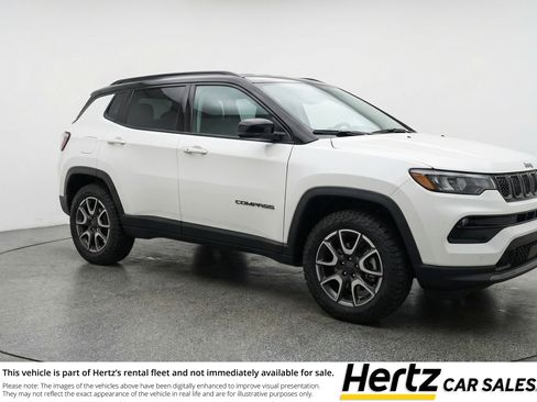 Used 2025 Jeep Compass Trailhawk image 1