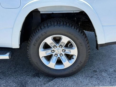 Used 2022 RAM 1500 Laramie AWD/4WD image 6