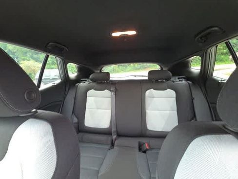 Used 2025 Chevrolet Trax RS FWD image 26