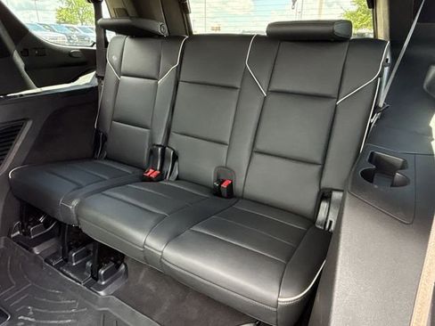 Used 2023 Cadillac Escalade Premium Luxury w/ LPO, Illumination Package AWD/4WD image 28