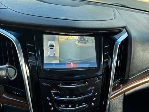 Used 2018 Cadillac Escalade Luxury AWD/4WD image 30