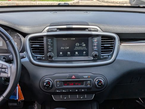 Used 2019 Kia Sorento AWD w/ LX Convenience Package image 19
