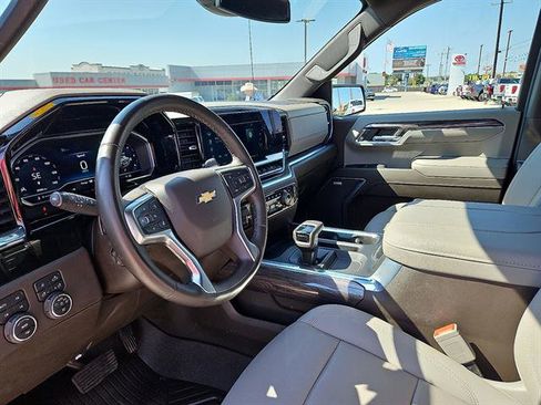 Used 2024 Chevrolet Silverado 1500 LTZ image 11