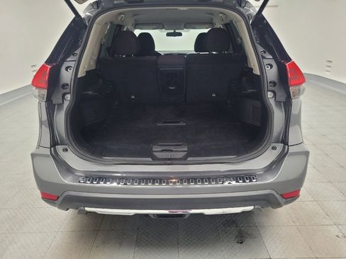Used 2018 Nissan Rogue SV w/ Premium Package FWD image 29