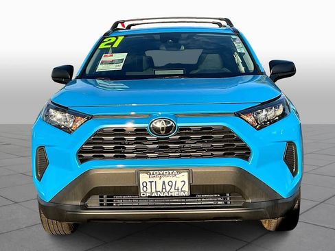 Used 2021 Toyota RAV4 LE image 3