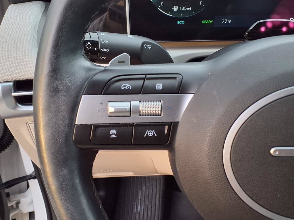 Used 2025 Hyundai Tucson Limited AWD/4WD image 35