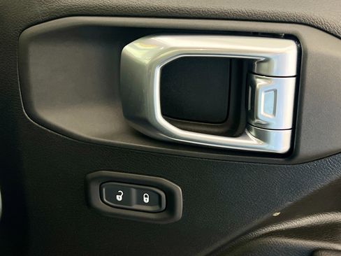 Used 2023 Jeep Gladiator Rubicon image 32