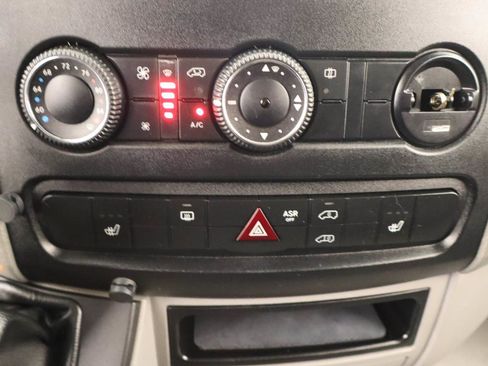 Used 2018 Mercedes-Benz Sprinter 2500 image 11