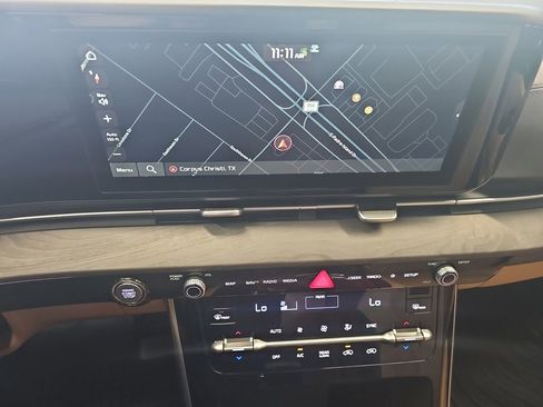 Used 2024 Kia Carnival EX image 23