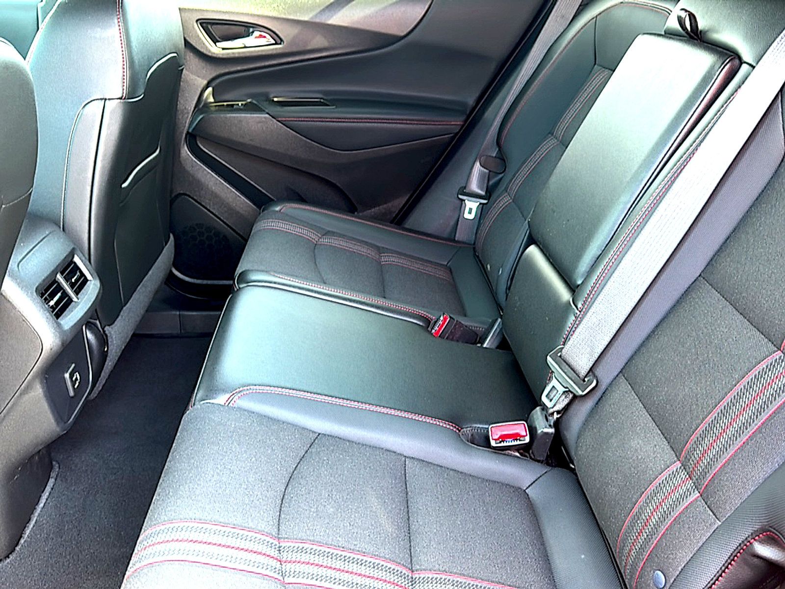 Used 2023 Chevrolet Equinox RS FWD image 18