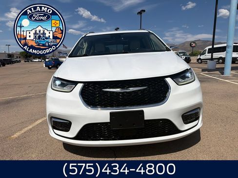 Used 2021 Chrysler Pacifica Limited w/ Premium & Safety Sphere Group AWD/4WD image 8