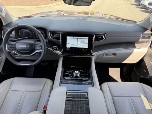 Used 2022 Jeep Wagoneer Series II AWD/4WD image 30