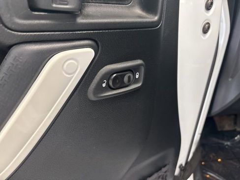 Used 2017 Jeep Wrangler Unlimited Sahara image 15