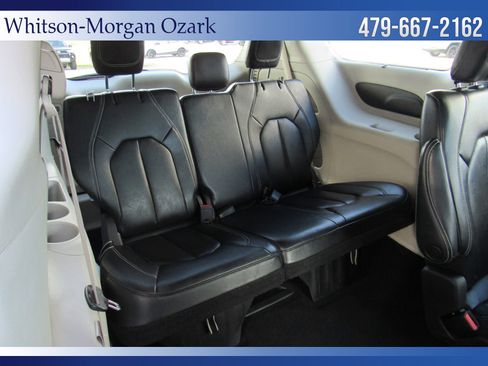 Used 2022 Chrysler Pacifica Touring-L image 29