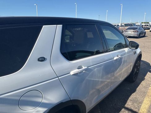 Used 2019 Land Rover Discovery Sport HSE AWD/4WD image 10