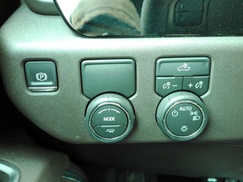 Used 2026 Chevrolet Silverado 1500 LT image 33