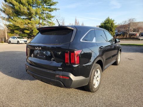 Used 2023 Kia Sorento LX image 7