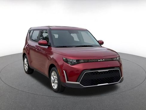 Used 2025 Kia Soul LX w/ LX Technology Package image 3