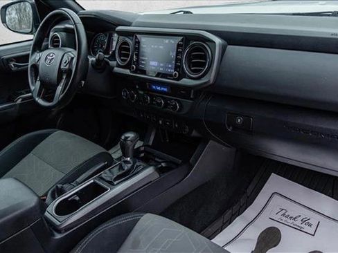 Used 2022 Toyota Tacoma TRD Off-Road image 27