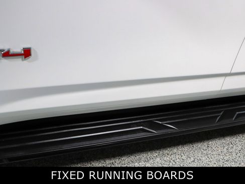 Used 2024 GMC Yukon AT4 w/ Technology Package image 12