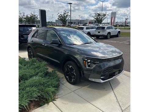 Used 2024 Kia Niro Wave FWD image 2