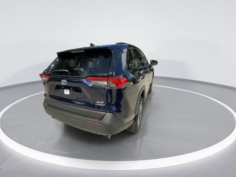 Used 2022 Toyota RAV4 XLE Premium AWD/4WD image 7