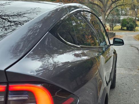 Used 2022 Tesla Model X image 25