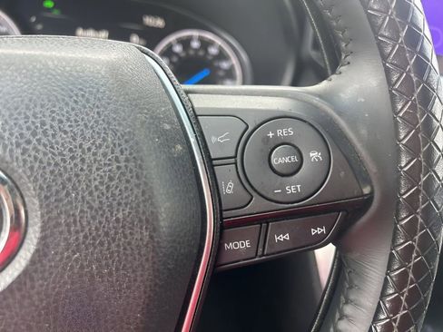 Used 2024 Toyota Venza XLE image 25