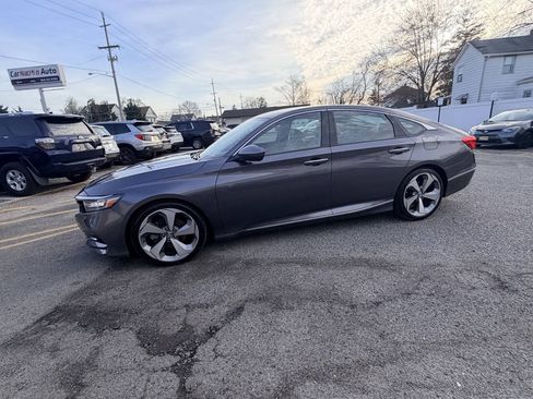 Used 2018 Honda Accord Touring image 17