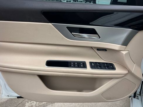 Used 2016 Jaguar XF Premium image 39