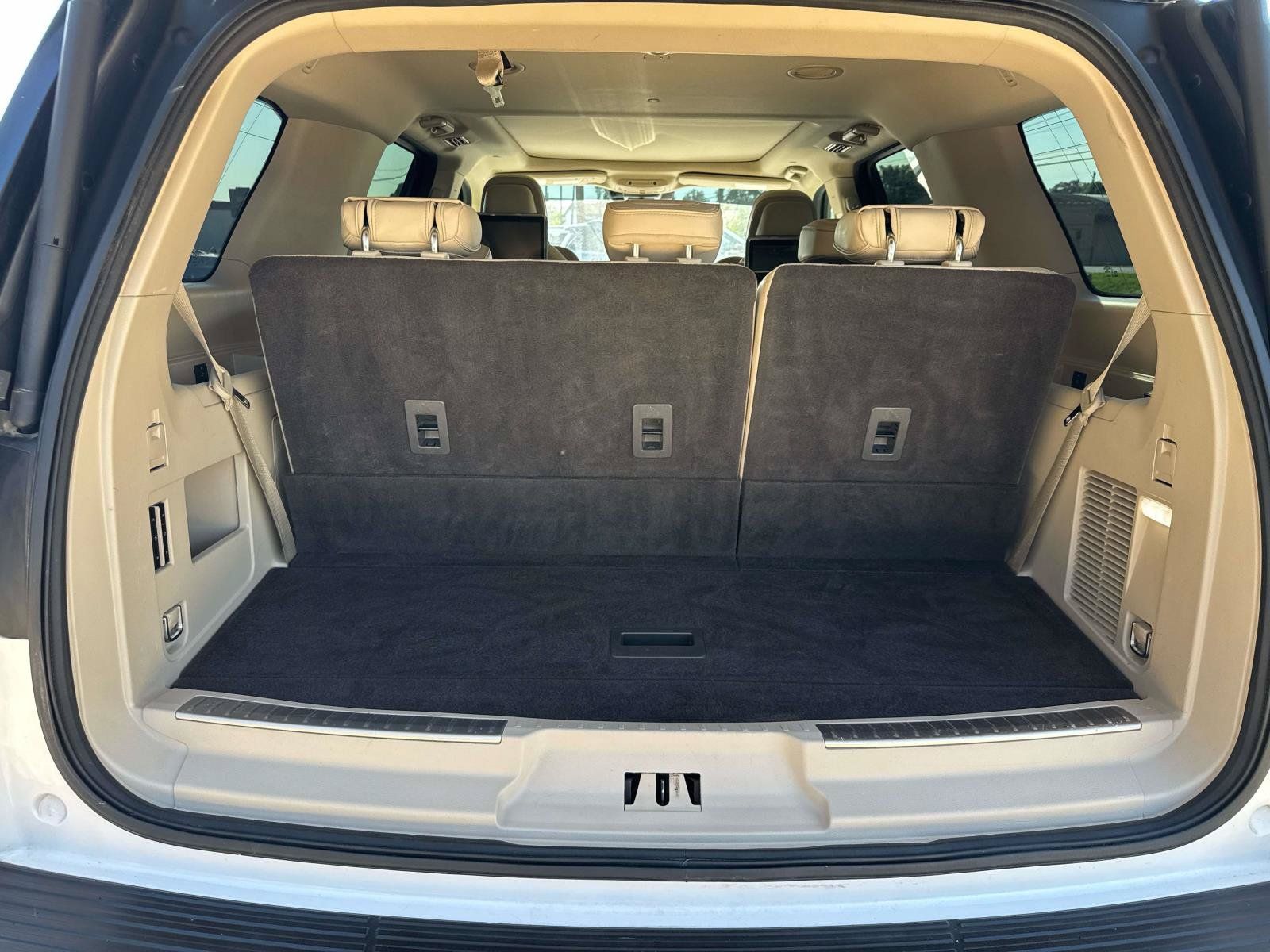 Used 2019 Lincoln Navigator Reserve AWD/4WD image 8