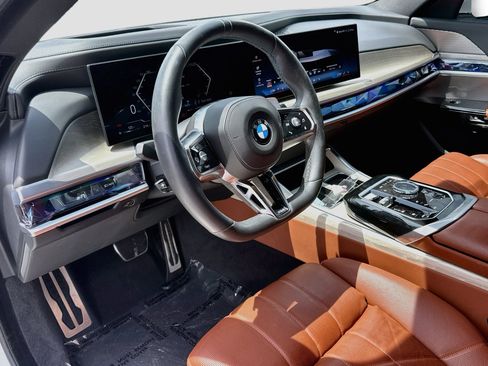Certified 2024 BMW 760i xDrive w/ Premium Package 2 AWD/4WD image 9