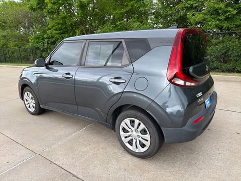 Used 2021 Kia Soul LX image 3