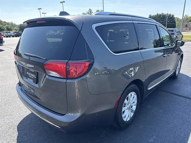 Used 2018 Chrysler Pacifica Touring-L Plus w/ Advanced Safetytec Group FWD image 6