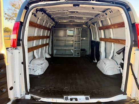 Used 2018 GMC Savana 2500 w/ Driver Convenience Package image 12