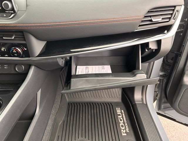 Used 2026 Nissan Rogue SV AWD/4WD image 31