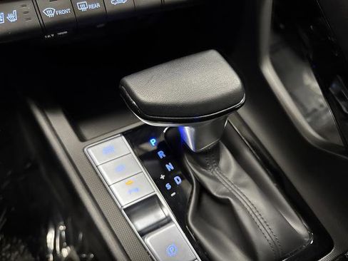 Used 2024 Hyundai Elantra Limited image 21