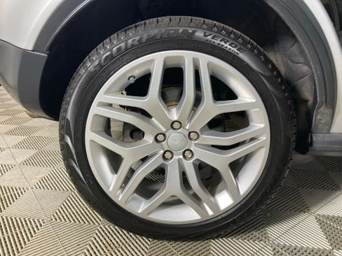 Used 2017 Land Rover Range Rover Evoque HSE image 19