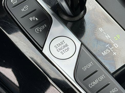 Used 2024 BMW X4 xDrive30i w/ Parking Assistance Package image 18