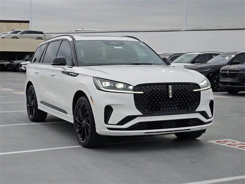 New 2026 Lincoln Aviator Reserve image 3