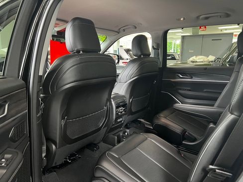 Used 2021 Jeep Grand Cherokee L Limited w/ Luxury Tech Group II image 6