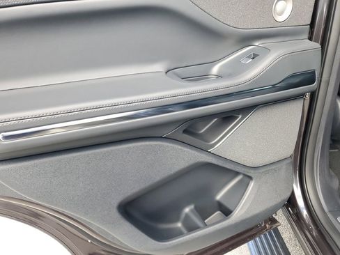 New 2025 Lincoln Navigator Reserve w/ Jet Appearance Package image 9