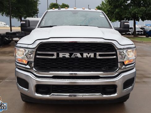 Used 2024 RAM 3500 Tradesman w/ Chrome Appearance Group AWD/4WD image 9