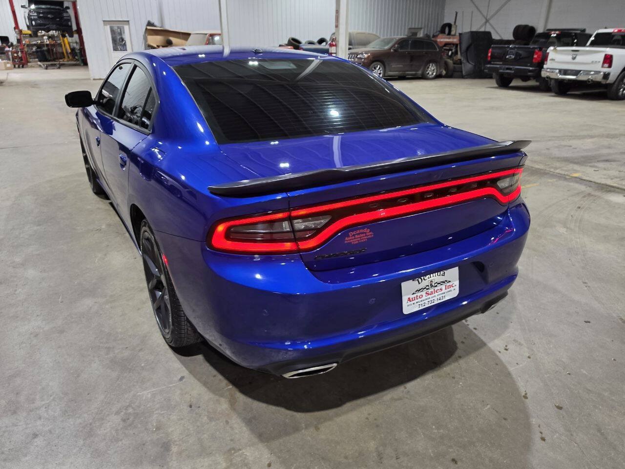 Used 2020 Dodge Charger SXT w/ Blacktop Package RWD image 9