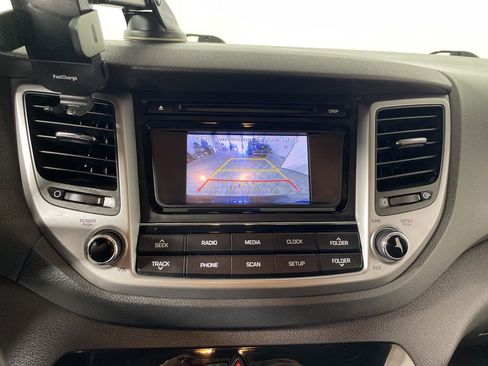 Used 2018 Hyundai Tucson SE image 16