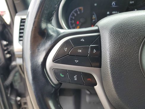 Used 2021 Jeep Grand Cherokee Laredo AWD/4WD image 19